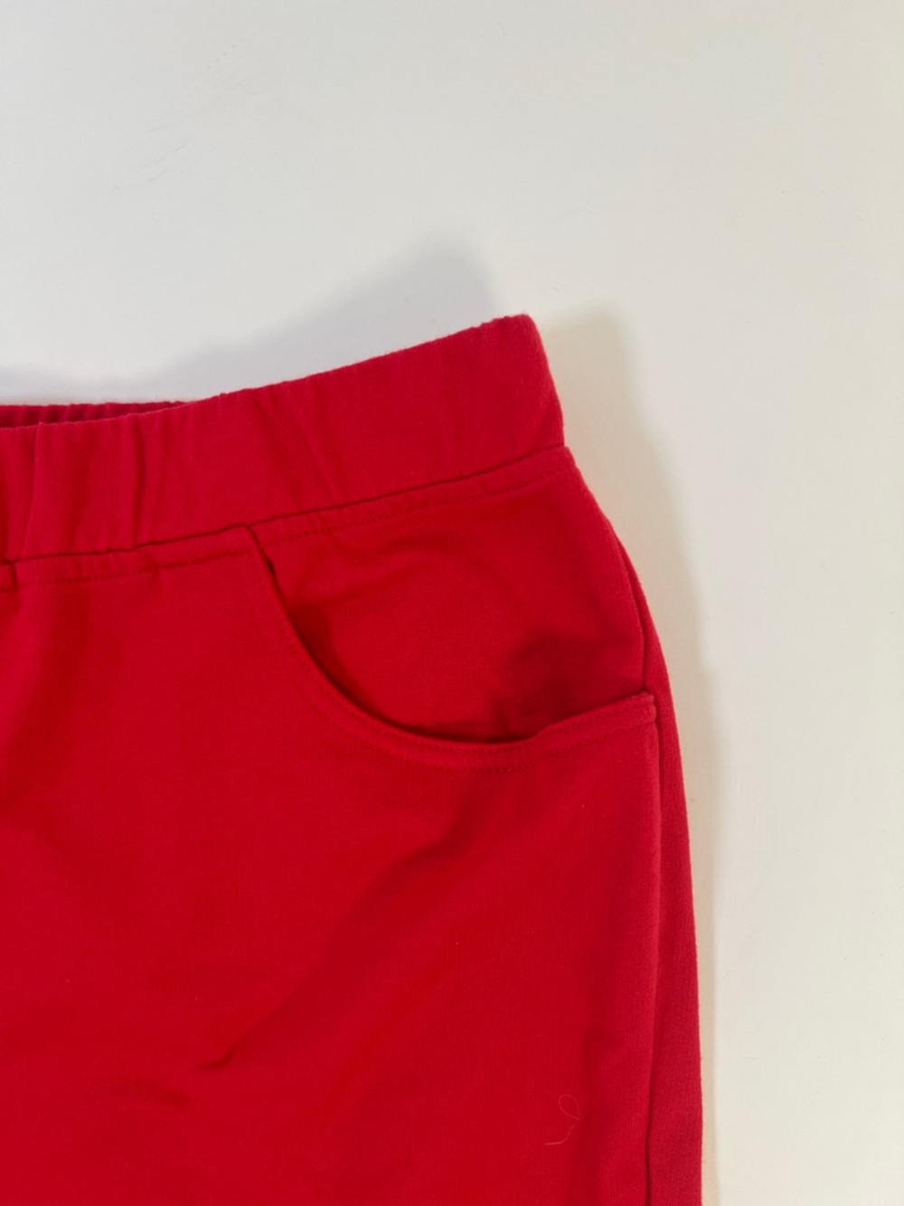 Quacker Factory Red Elastic Waist Capris with Gold Anchor Sparkly Accents - 1X - Picture 4 of 16